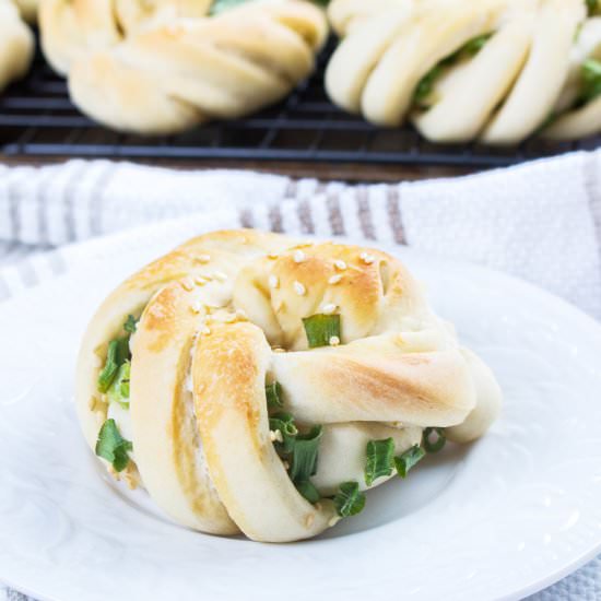 Baked Scallion and Sesame Seed Buns