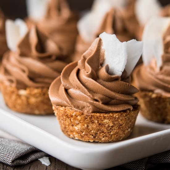 Coconut tartlets with chocolate