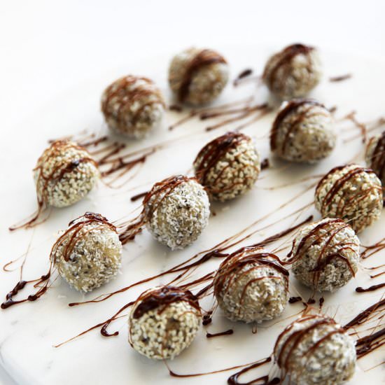 Macadamia bonbons with toffee