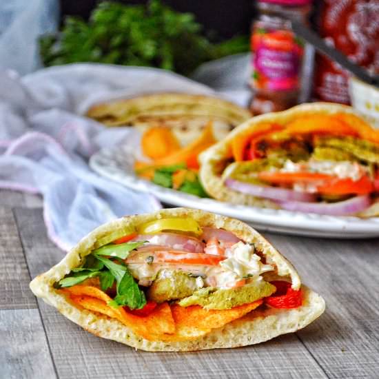 Grill chicken and chips pita pocket