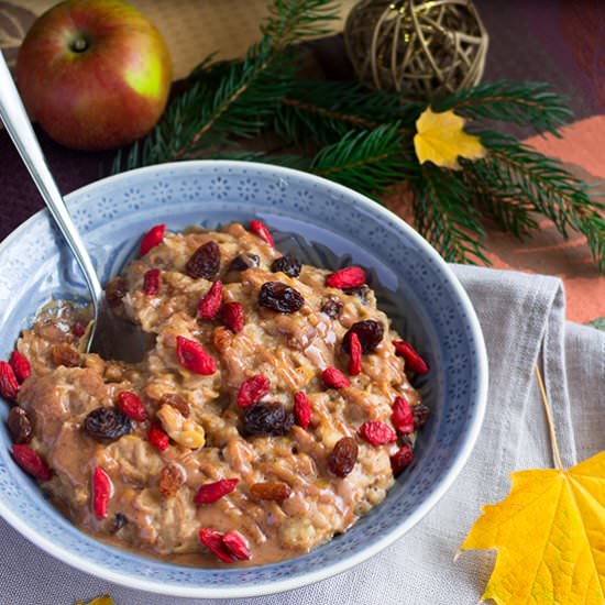 Apple Pie Oatmeal with Raisins