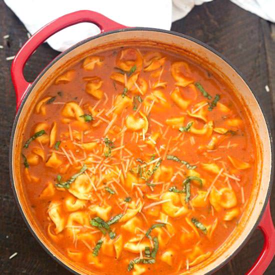 Tomato & Basil Tortellini Soup
