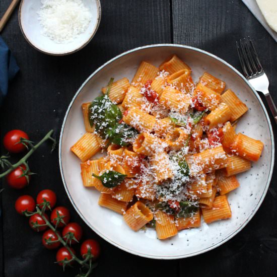 Rigatoni w/ Cherry Tomato Sauce