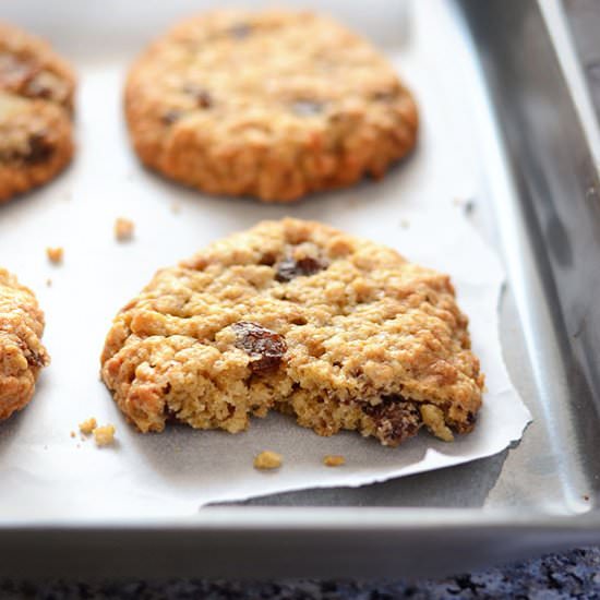 Thick, Soft and Chewy Oatmeal Cookies