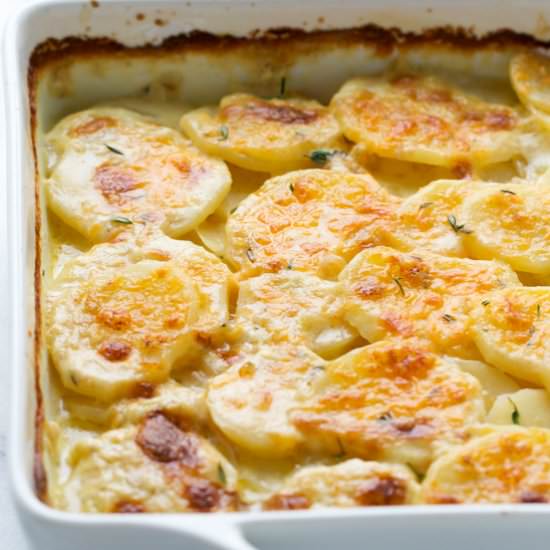 Scalloped Potatoes with Cheddar