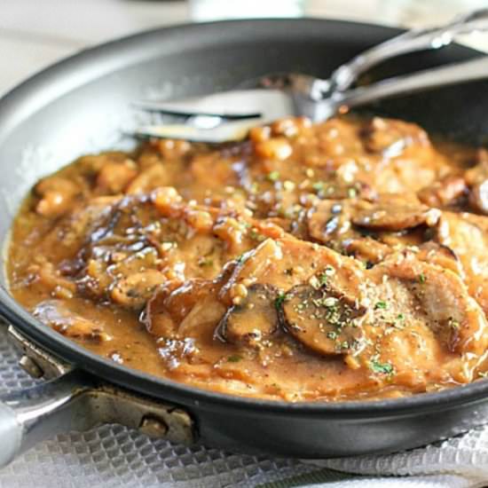 Skillet Pork Chops in Mushroom Gravy