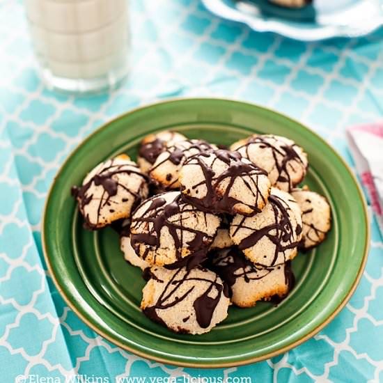6 Ingredient Coconut Macaroons