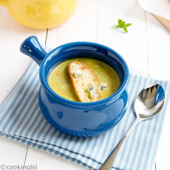 Broccoli Soup With Blue Cheese Croutons