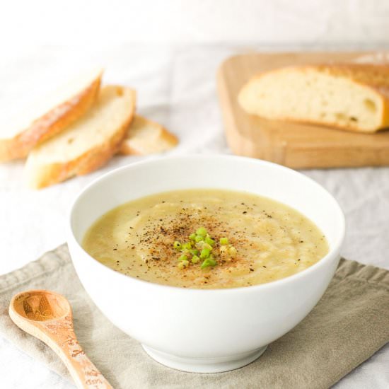 Simple Leek and Potato Soup {Vegan}