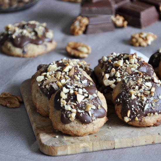 Soft chocolate and walnut cookies
