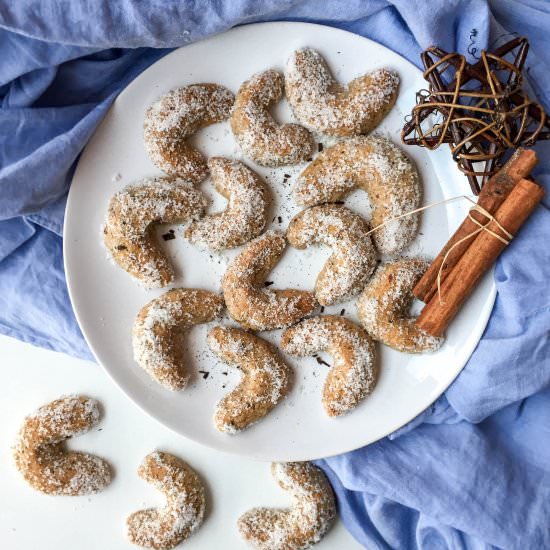 Healthy Vanilla Crescent Cookies
