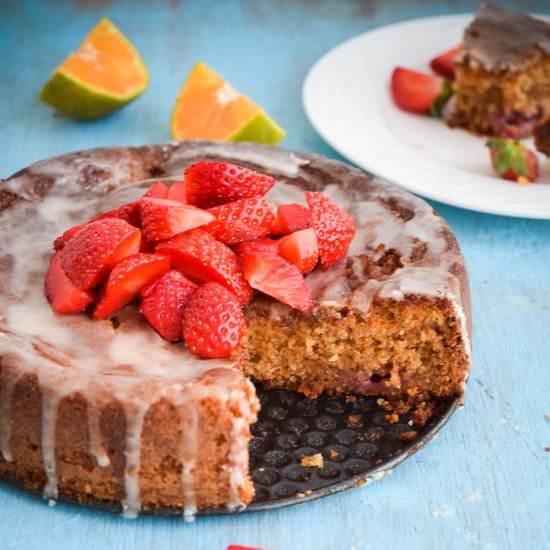 Strawberry-almond meal cake