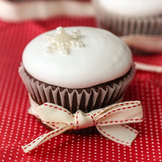 Red Velvet Cupcakes with Meringue