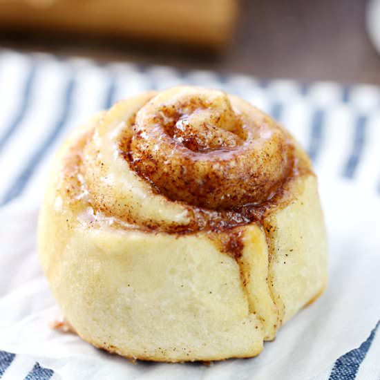{Quick and Easy} Cinnamon Rolls