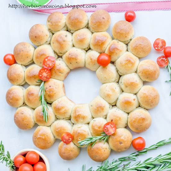 Garlic and Rosemary Bread Wreath