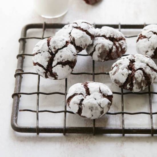 Gooey Chocolate Crinkle Cookies