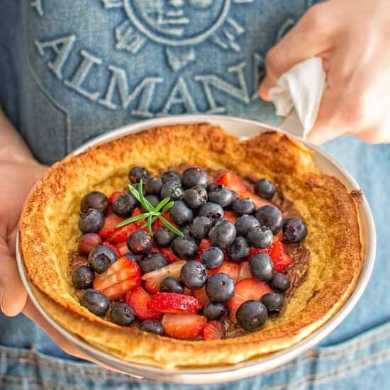 BAKED PANCAKE WITH FRESH BERRIES