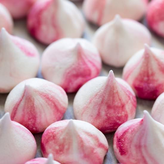 Vegan meringue kisses