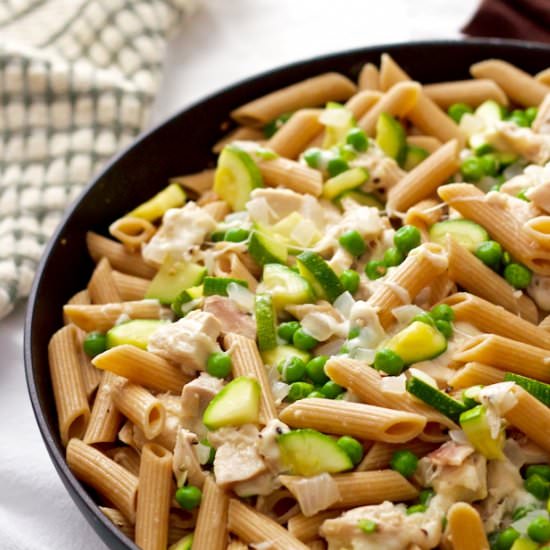 Cheesy chicken + zucchini pasta