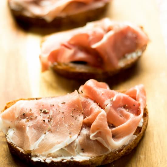 Fig and Prosciutto Bruschetta