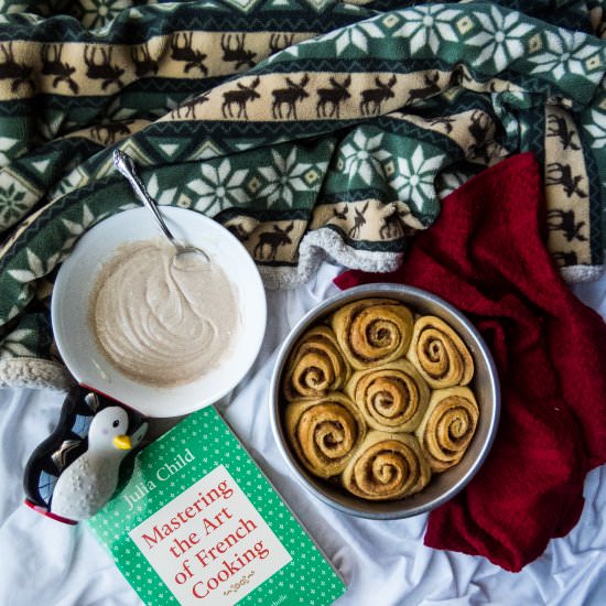 Eggnog Cinnamon Rolls