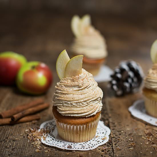 Baked apple cupcakes