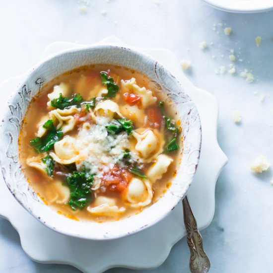 Kale Tomato Tortellini Soup