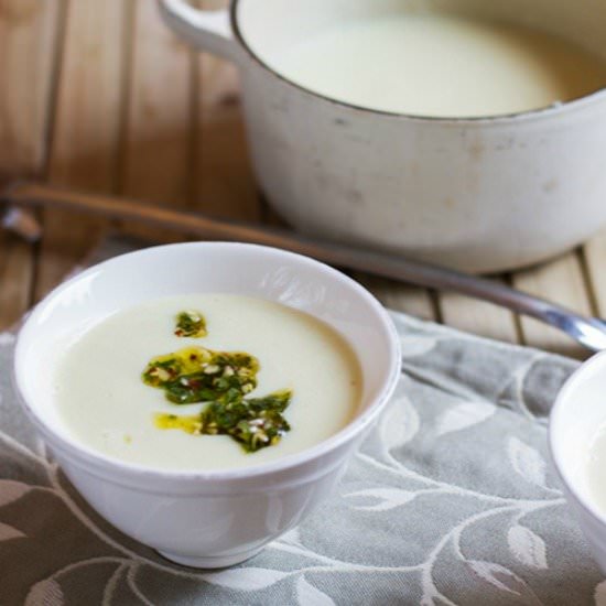Cauliflower soup & hazelnut pesto