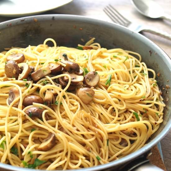 Simple Mushroom Aglio Olio