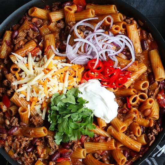 Skillet Chili Mac n’ Cheese