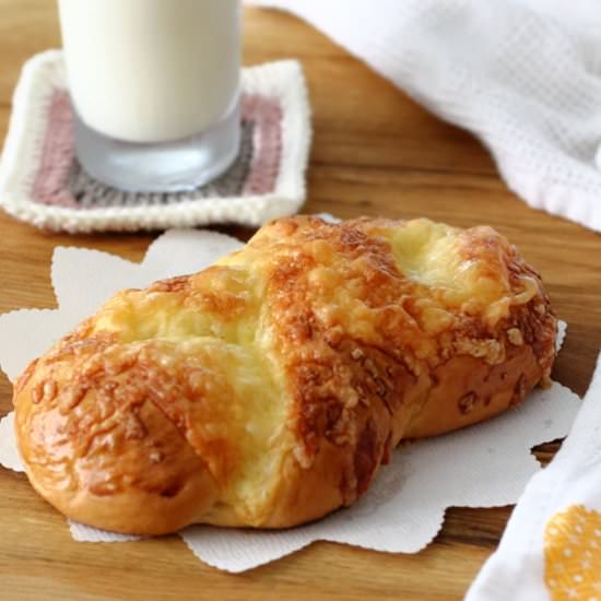 Hokkaido Milk Bread With Cheese Top