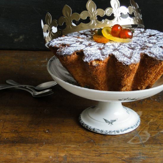 Brioche with candied fruit