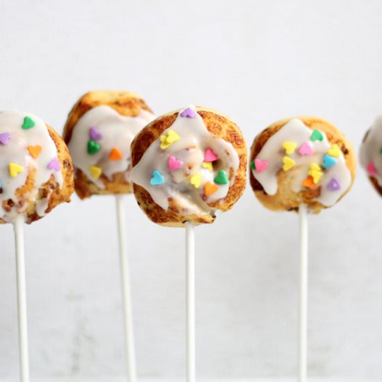 Mini Cinnamon Roll Pops