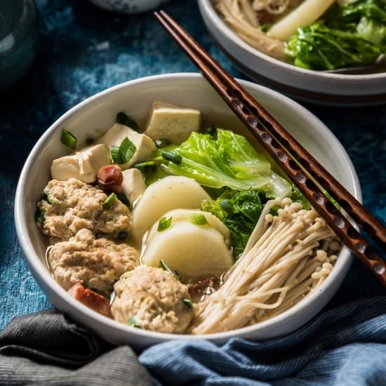 Napa Cabbage Soup with Meatballs