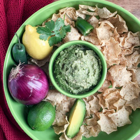 Easy Game Day Guacamole
