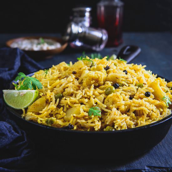 Aloo, matar, gobhi ki Tahri