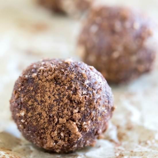 Chocolate Peanut Butter Energy Bite