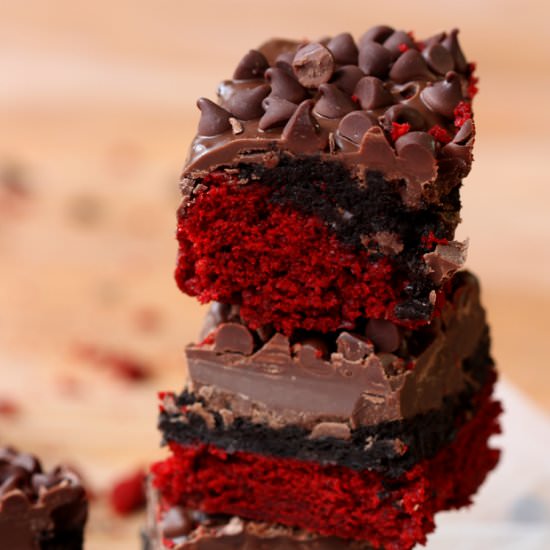 Red Velvet Oreo Fudge Bars