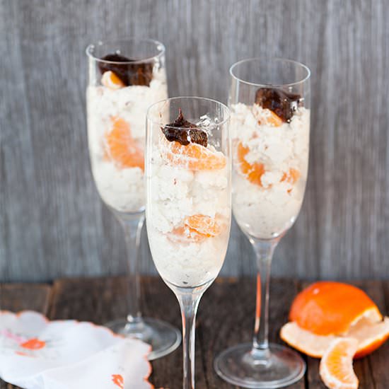 Dessert raw vegan with cashew nuts