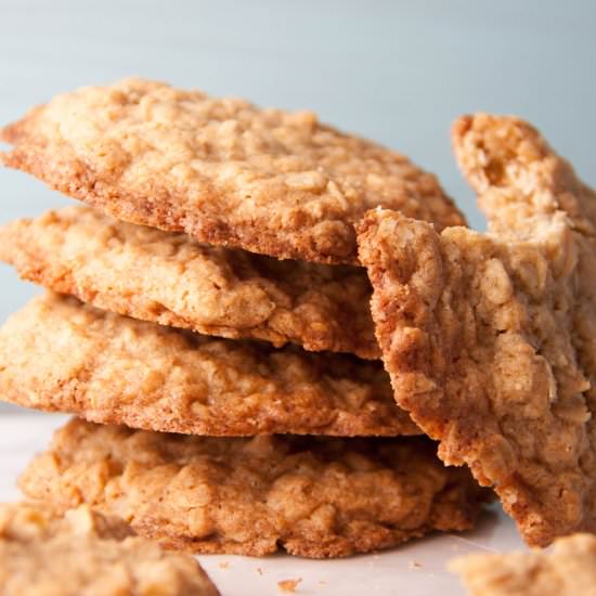 Thin and Crispy Oatmeal Cookies