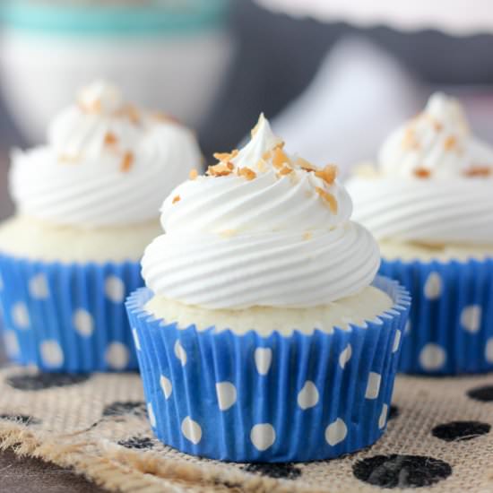 Skinny Coconut Cream Pie Cupcakes