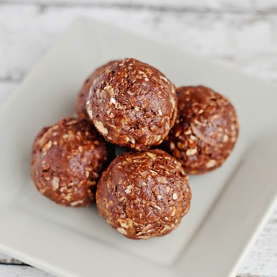 No Bake Chocolate Energy Bites