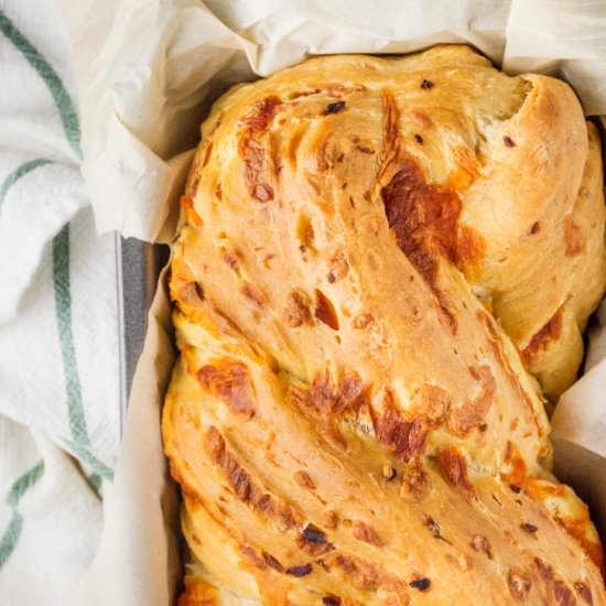 Cheddar & Caramelized Onion Bread