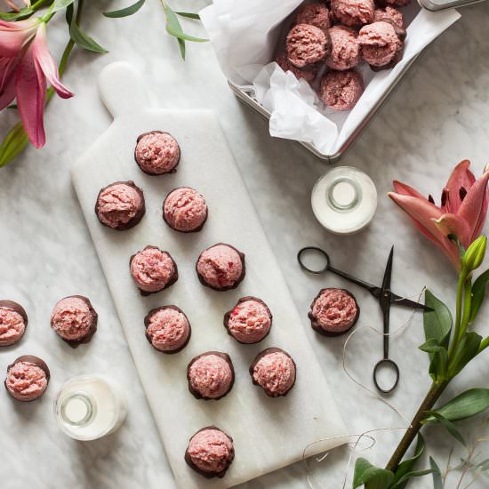 Chocolate Strawberry Macaroons