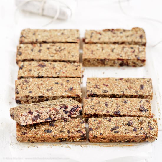 Date, red fruit and cacao nibs bar