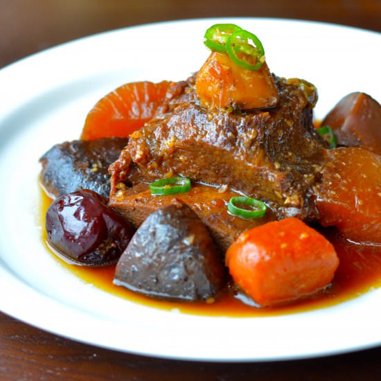 Kalbijjim – Korean Beef Rib Stew