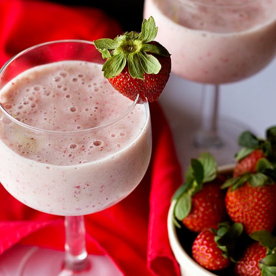 Healthy Strawberry Milkshake