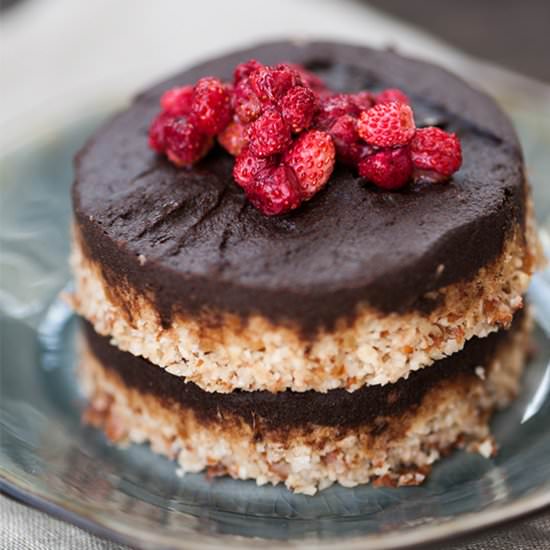 Raw vegan Snickers cake