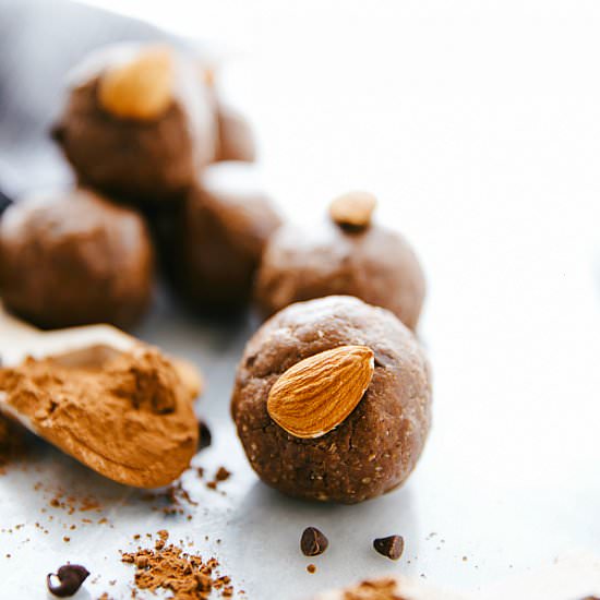 Cocoa Almond Energe Bites