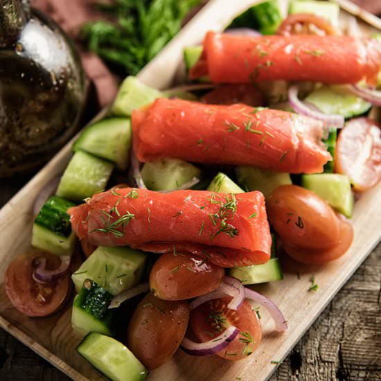 Smoked Salmon w/ Fresh Vegetables